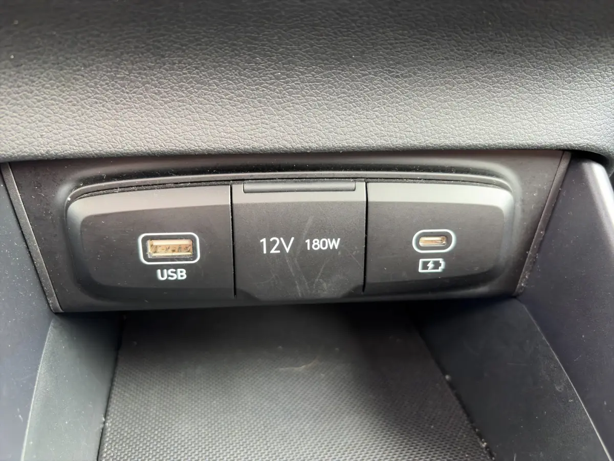 1.0 T-GDI 100pk Comfort | Airco | Camera | Carplay | Cruise control | Dodehoek detectie | Navigatie | Parkeersensoren | Digitaal cockpit | Lichtmetalen velgen