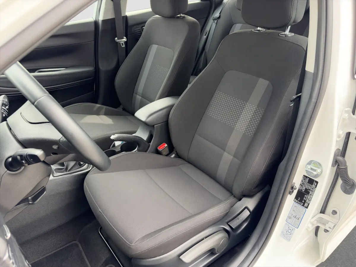 1.0 T-GDI 100pk Comfort | Airco | Camera | Carplay | Cruise control | Dodehoek detectie | Navigatie | Parkeersensoren | Digitaal cockpit | Lichtmetalen velgen