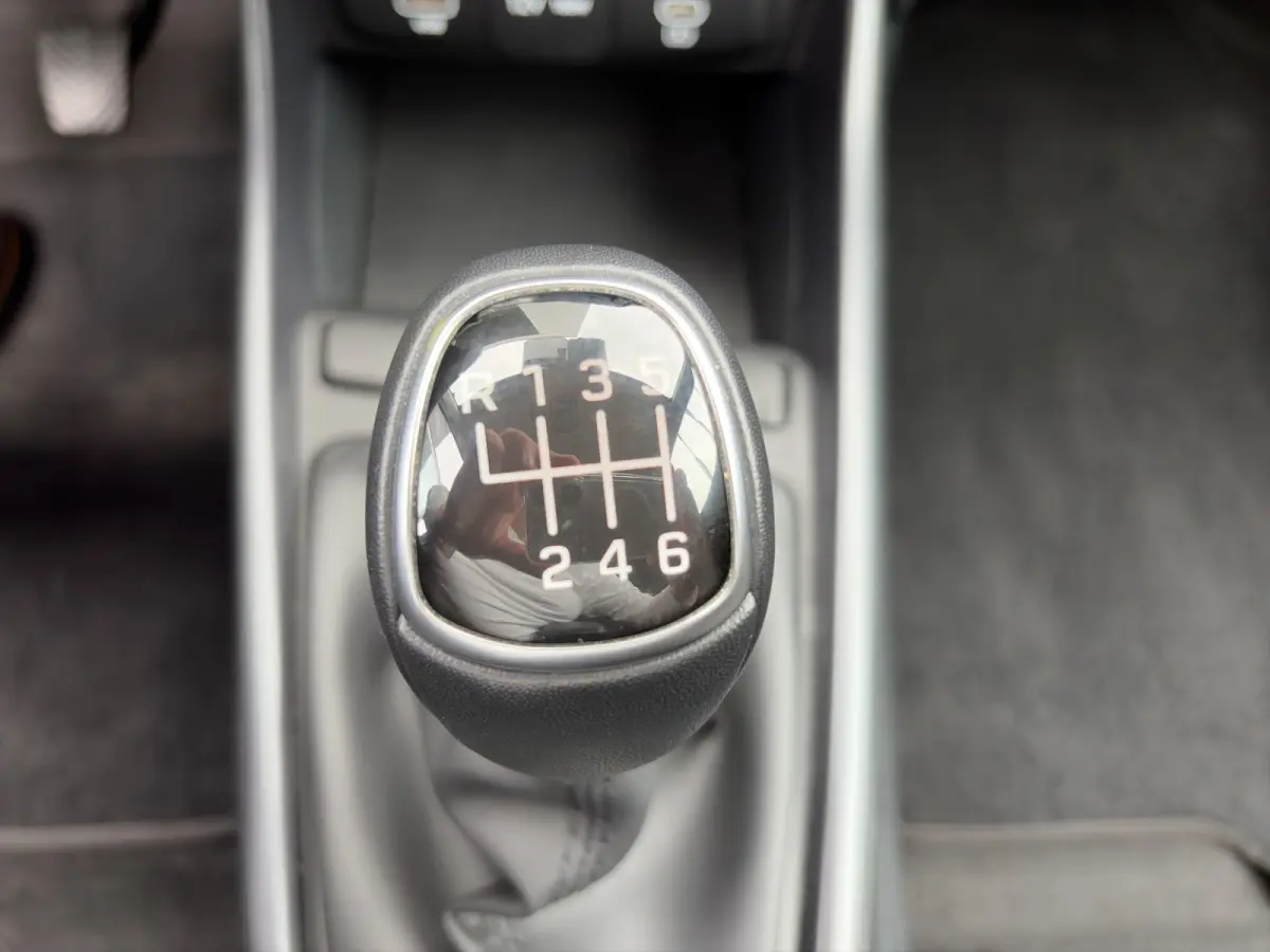 1.0 T-GDI 100pk Comfort | Airco | Camera | Carplay | Cruise control | Dodehoek detectie | Navigatie | Parkeersensoren | Digitaal cockpit | Lichtmetalen velgen
