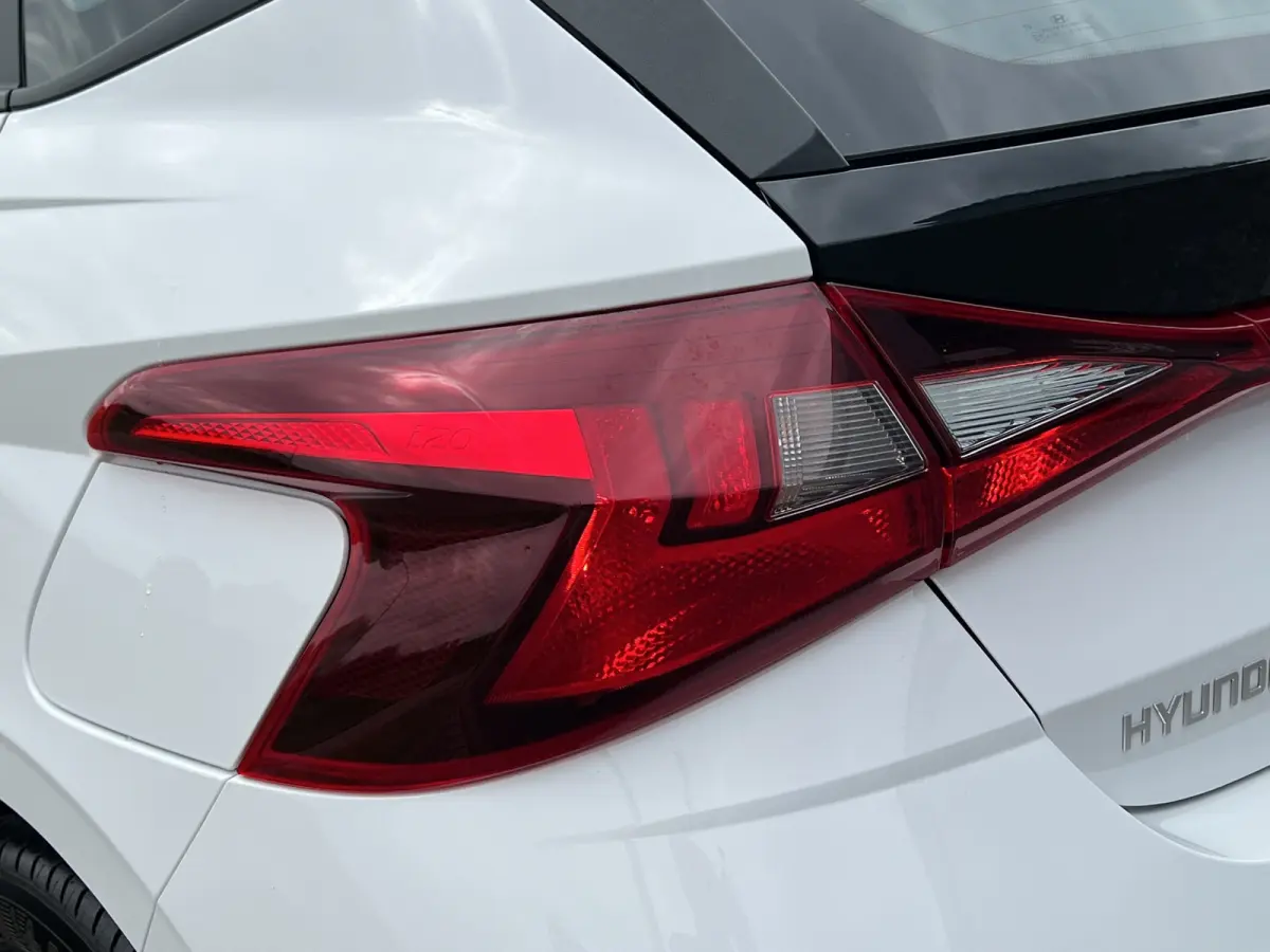 1.0 T-GDI 100pk Comfort | Airco | Camera | Carplay | Cruise control | Dodehoek detectie | Navigatie | Parkeersensoren | Digitaal cockpit | Lichtmetalen velgen