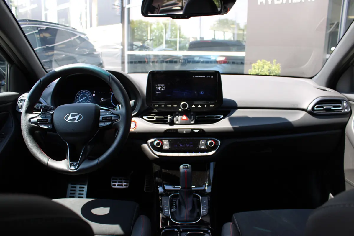 1.5 T-GDi MHEV N Line AUTOMAAT | Afneembare trekhaak | Adaptive cruise control | Sportstoelen | Elektrisch bedienbare voorstoel met geheugen | | Achterbank in delen neerklapbaar | Achteruitr
