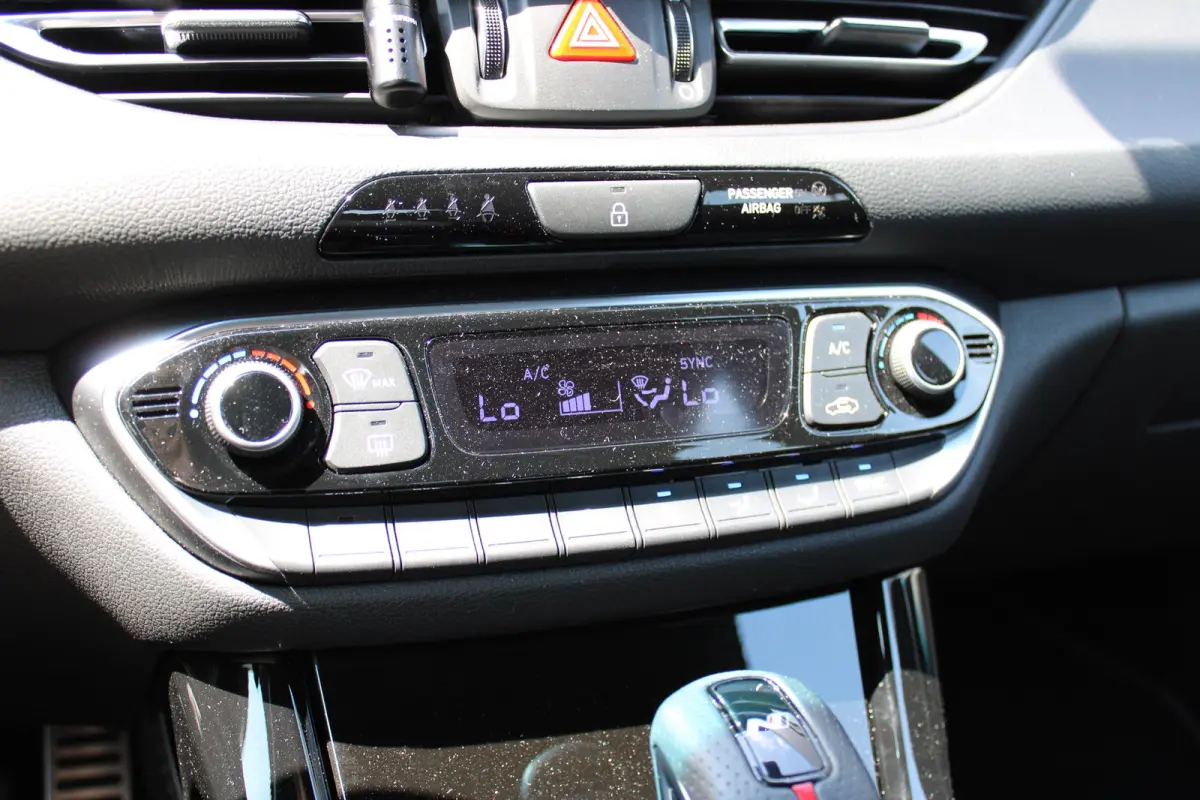 1.5 T-GDi MHEV N Line AUTOMAAT | Afneembare trekhaak | Adaptive cruise control | Sportstoelen | Elektrisch bedienbare voorstoel met geheugen | | Achterbank in delen neerklapbaar | Achteruitr