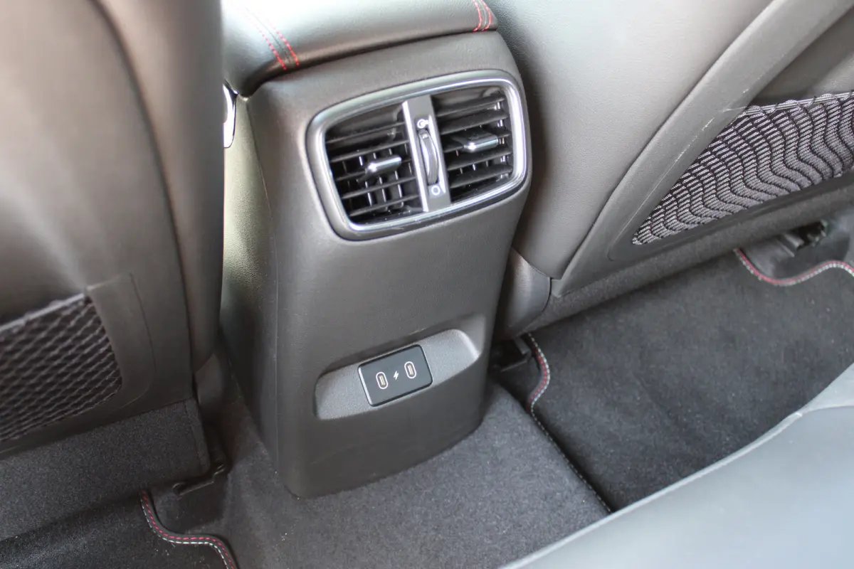 1.5 T-GDi MHEV N Line AUTOMAAT | Afneembare trekhaak | Adaptive cruise control | Sportstoelen | Elektrisch bedienbare voorstoel met geheugen | | Achterbank in delen neerklapbaar | Achteruitr