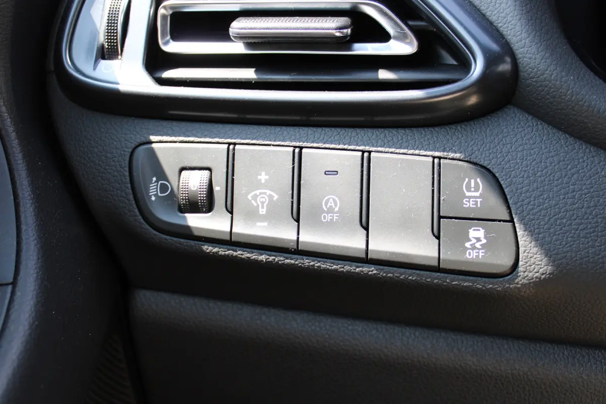1.5 T-GDi MHEV N Line AUTOMAAT | Afneembare trekhaak | Adaptive cruise control | Sportstoelen | Elektrisch bedienbare voorstoel met geheugen | | Achterbank in delen neerklapbaar | Achteruitr