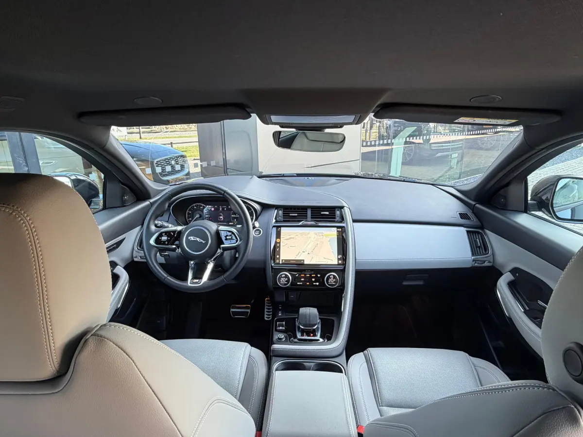 P300e AWD R-Dynamic SE | Stoelverwarming voor | 19 Inch | Adaptieve Cruise Control | Meridian
