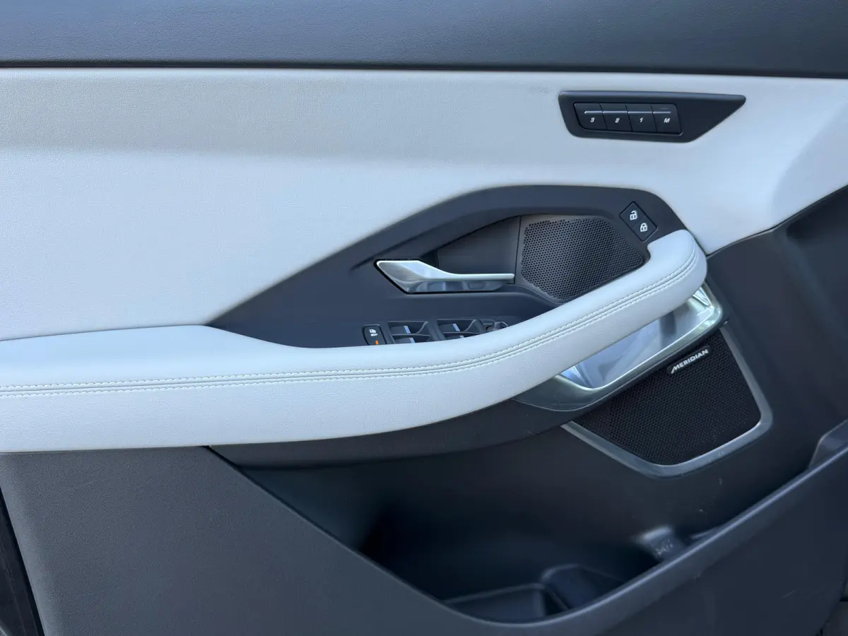 P300e AWD R-Dynamic SE | Stoelverwarming voor | 19 Inch | Adaptieve Cruise Control | Meridian