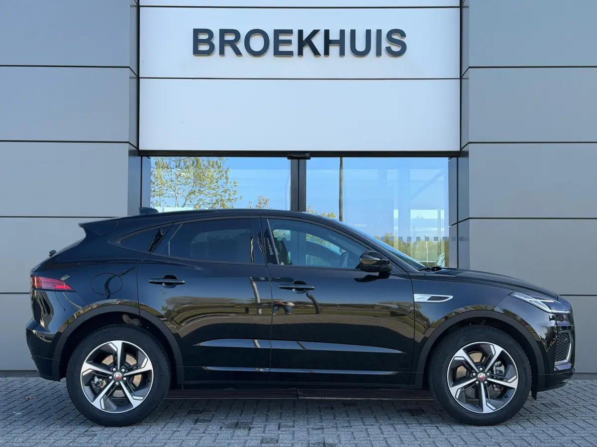 P300e AWD R-Dynamic SE | Stoelverwarming voor | 19 Inch | Adaptieve Cruise Control | Meridian