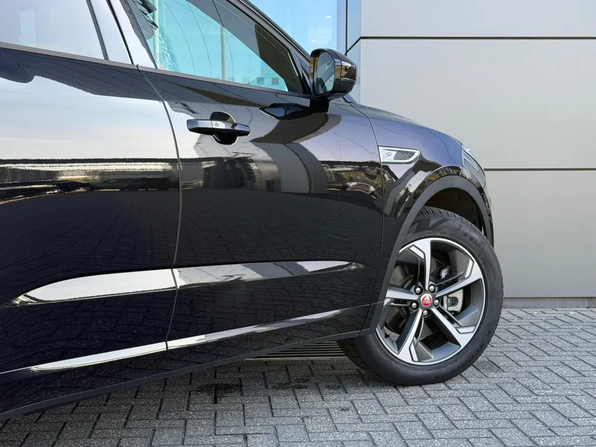 P300e AWD R-Dynamic SE | Stoelverwarming voor | 19 Inch | Adaptieve Cruise Control | Meridian