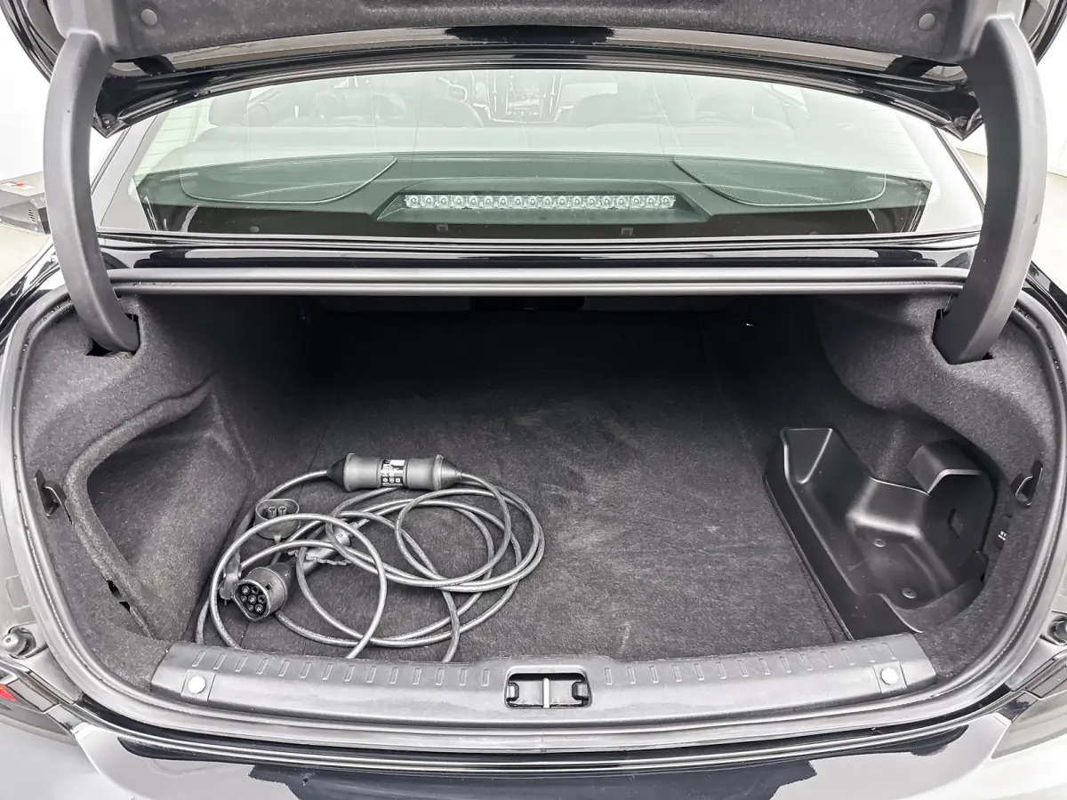 T8 Recharge Inscription | 18" | Schuifdak | Head-up | Leder Dashboard | Elektr. verst. Stoelen | Adaptieve Cruise | BLIS | Keyless | Parkeercamera | Stoel/Stuur/Achterbankverwarming