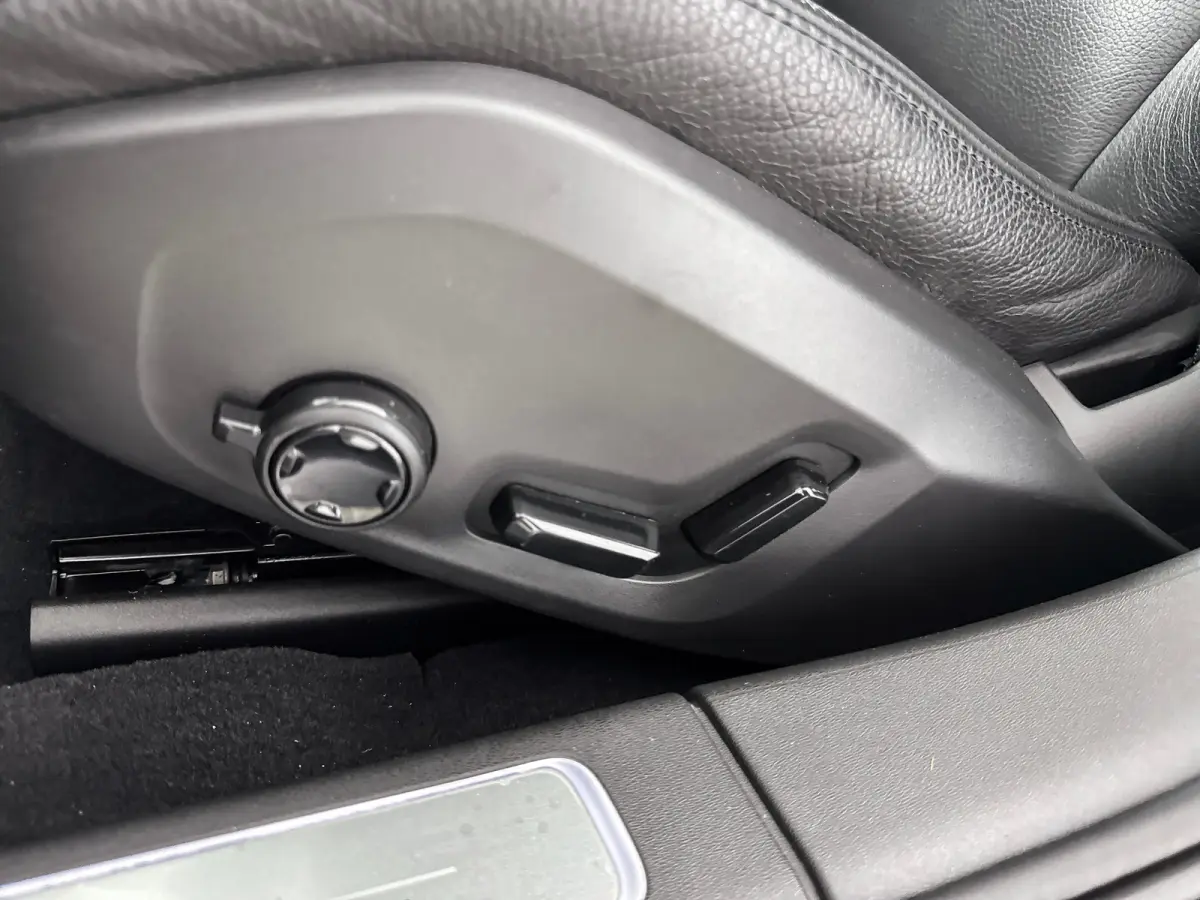 T8 Recharge Inscription | 18" | Schuifdak | Head-up | Leder Dashboard | Elektr. verst. Stoelen | Adaptieve Cruise | BLIS | Keyless | Parkeercamera | Stoel/Stuur/Achterbankverwarming