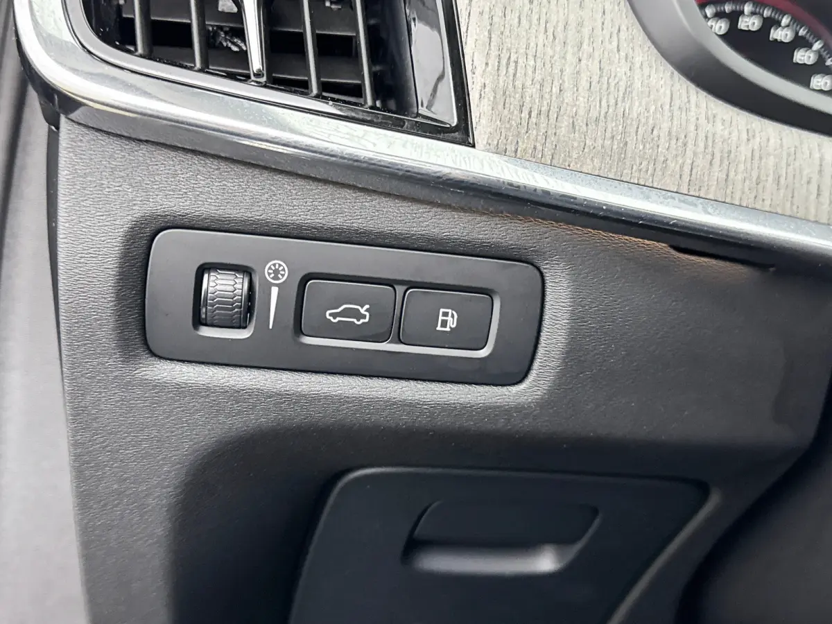 T8 Recharge Inscription | 18" | Schuifdak | Head-up | Leder Dashboard | Elektr. verst. Stoelen | Adaptieve Cruise | BLIS | Keyless | Parkeercamera | Stoel/Stuur/Achterbankverwarming