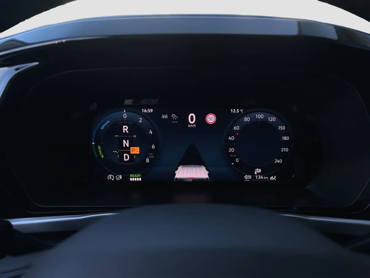 Grand PHEV Titanium | Winterpack | Adap. Cruise Control | Camera | 7 Persoons | CarPlay |