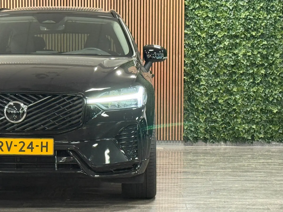T6 AWD Recharge Ultra Dark | Luchtvering | Trekhaak | 360° Camera | Head-Up Display | Harman Kardon | Adaptieve Cruise Control | Stoelverwarming voor+achter | Stuurwielverwarming | Full LED