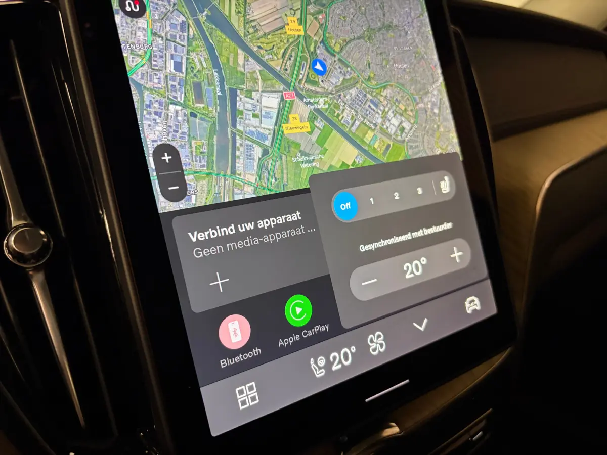T6 AWD Recharge Ultra Dark | Luchtvering | Trekhaak | 360° Camera | Head-Up Display | Harman Kardon | Adaptieve Cruise Control | Stoelverwarming voor+achter | Stuurwielverwarming | Full LED