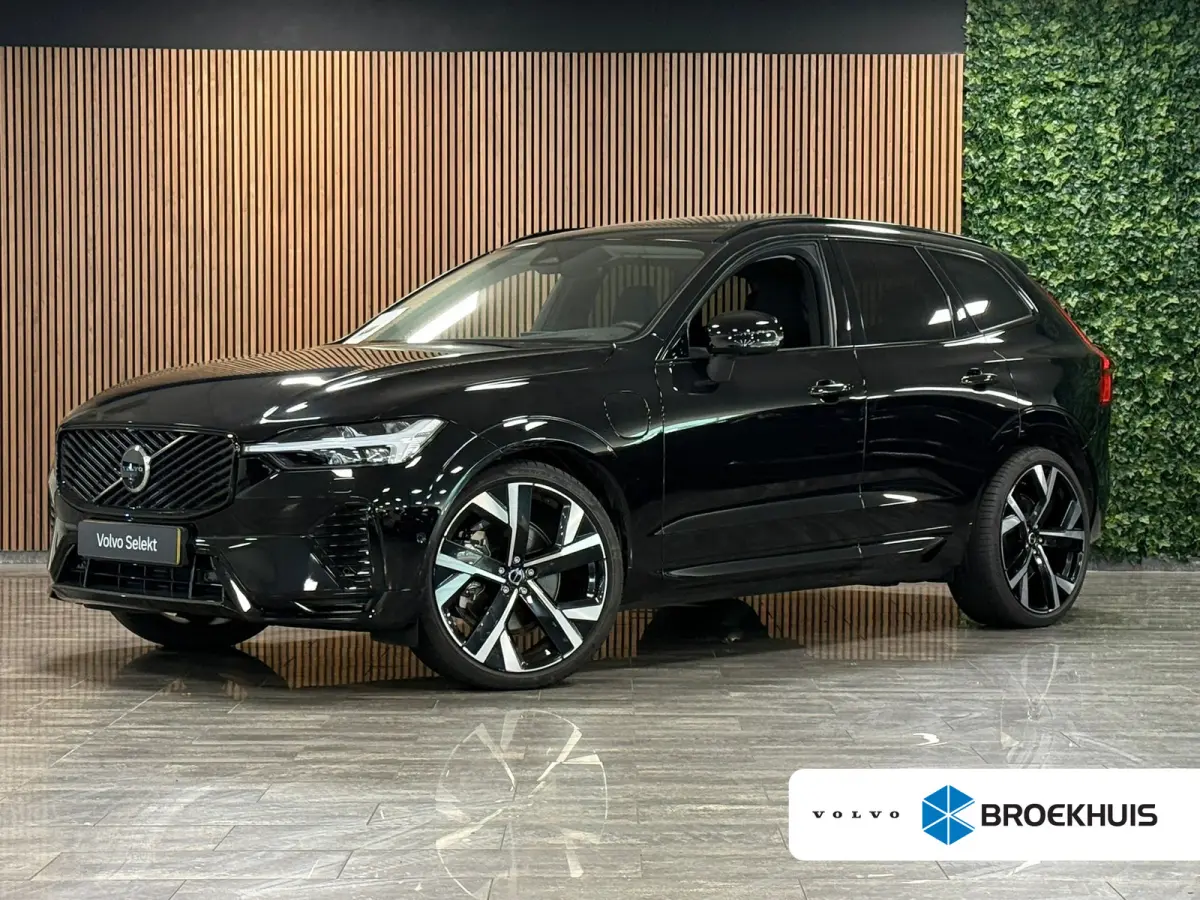 T6 AWD Recharge Ultra Dark | Luchtvering | Trekhaak | 360° Camera | Head-Up Display | Harman Kardon | Adaptieve Cruise Control | Stoelverwarming voor+achter | Stuurwielverwarming | Full LED