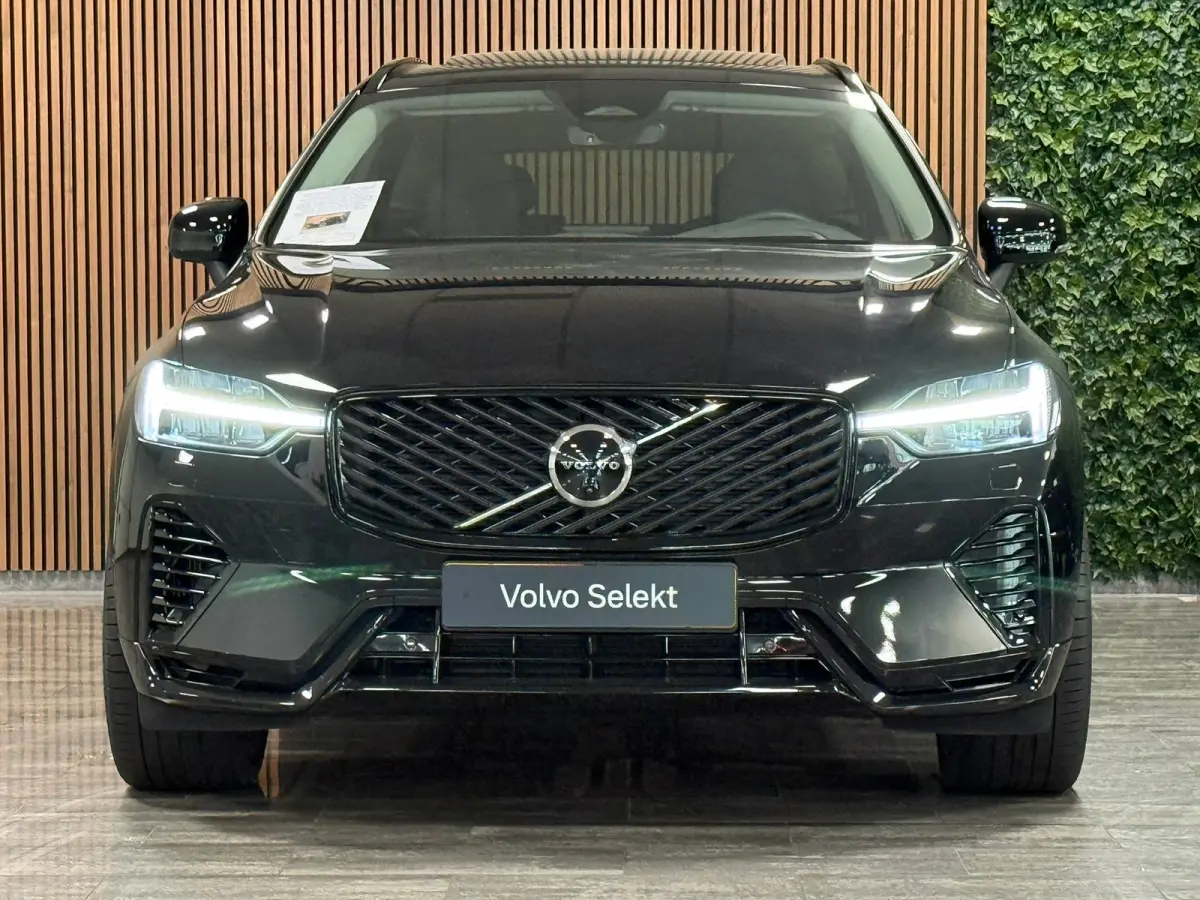 T6 AWD Recharge Ultra Dark | Luchtvering | Trekhaak | 360° Camera | Head-Up Display | Harman Kardon | Adaptieve Cruise Control | Stoelverwarming voor+achter | Stuurwielverwarming | Full LED