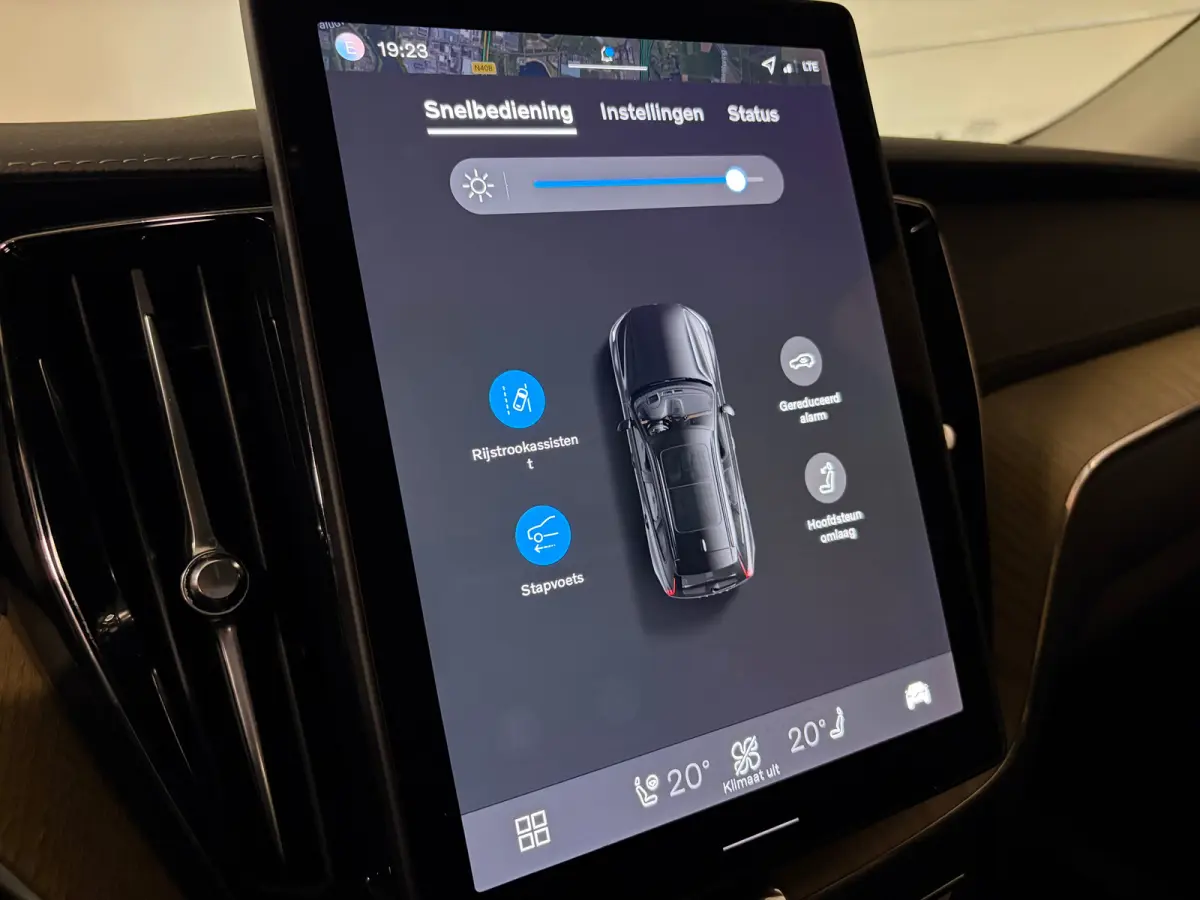 T6 AWD Recharge Ultra Dark | Luchtvering | Trekhaak | 360° Camera | Head-Up Display | Harman Kardon | Adaptieve Cruise Control | Stoelverwarming voor+achter | Stuurwielverwarming | Full LED