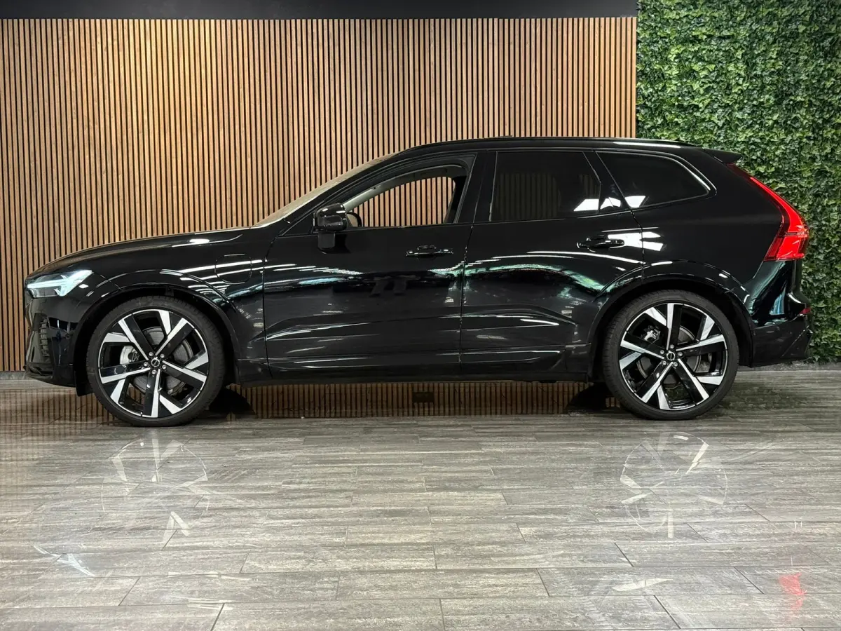 T6 AWD Recharge Ultra Dark | Luchtvering | Trekhaak | 360° Camera | Head-Up Display | Harman Kardon | Adaptieve Cruise Control | Stoelverwarming voor+achter | Stuurwielverwarming | Full LED