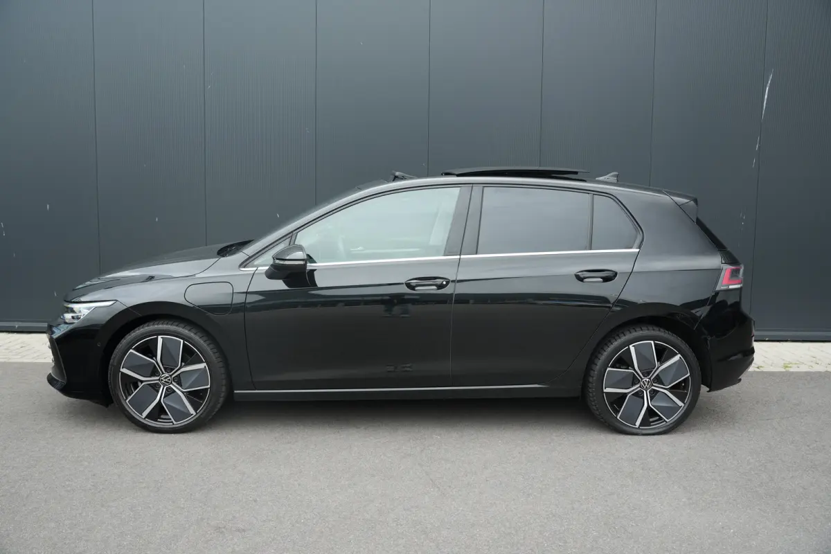 1.5 eHybrid Style Edition | Panoramadak | Camera | Elektrische stoel | Dodehoek Detectie |