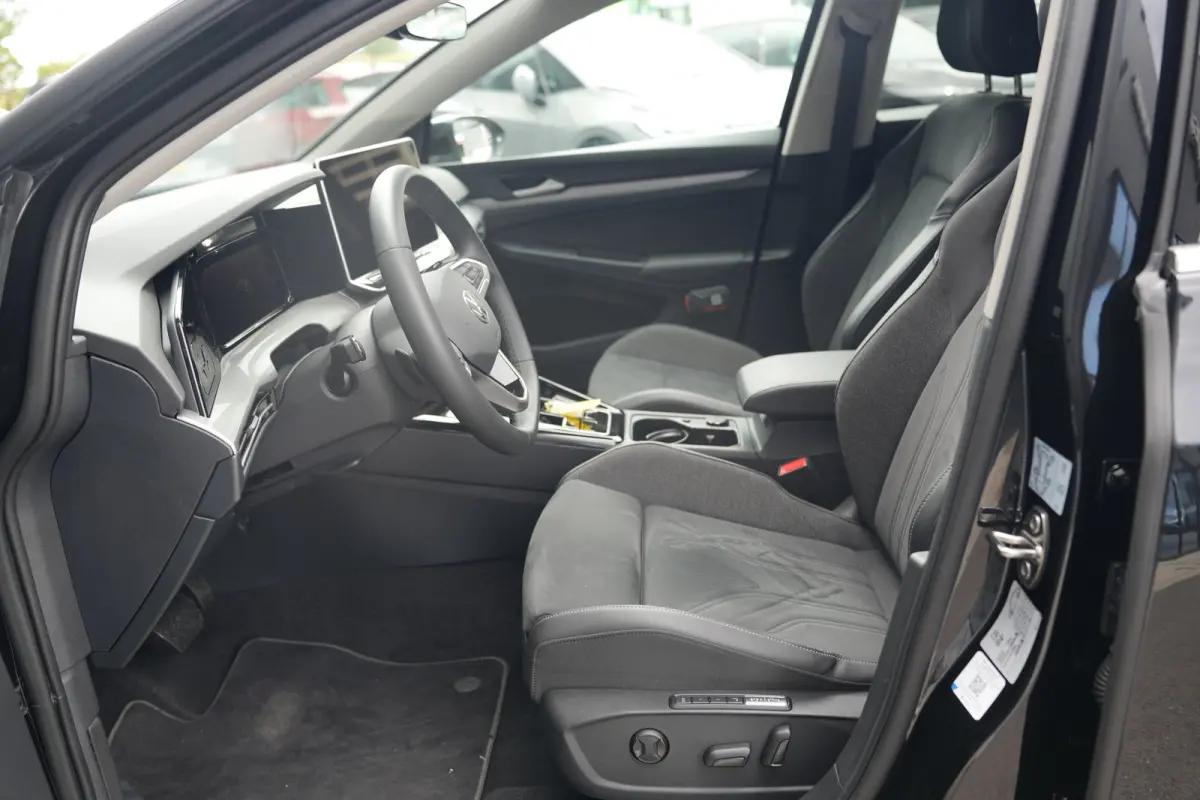 1.5 eHybrid Style Edition | Panoramadak | Camera | Elektrische stoel | Dodehoek Detectie |