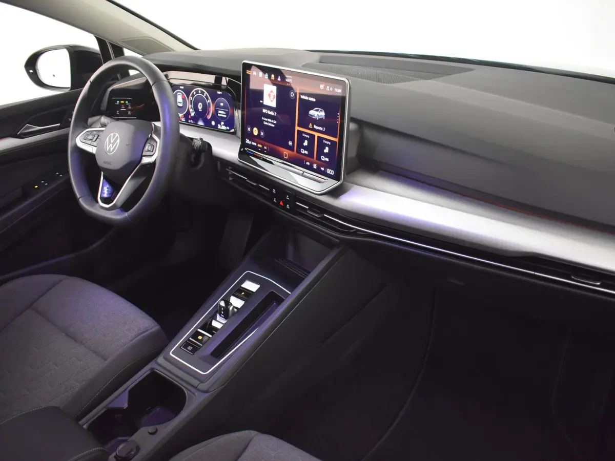 1.5 eHybrid Life Edition 204Pk DSG/AUTO | Glazen panorama-dak | Achteruitrijcamera | Cruise control adaptief | Apple carplay Android auto | Keyless Entry/Start | Parkeer assist | DAB | LED |