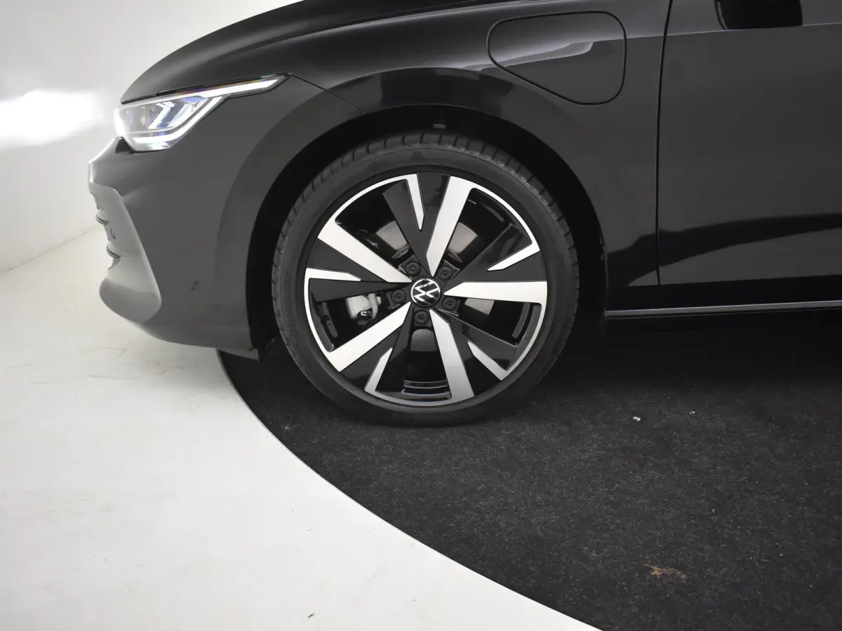 1.5 eHybrid Life Edition 204Pk DSG/AUTO | Glazen panorama-dak | Achteruitrijcamera | Cruise control adaptief | Apple carplay Android auto | Keyless Entry/Start | Parkeer assist | DAB | LED |
