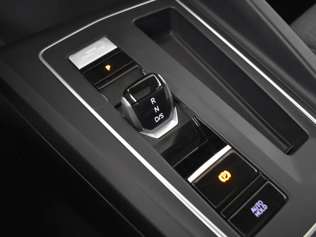 1.5 eHybrid Life Edition 204Pk DSG/AUTO | Glazen panorama-dak | Achteruitrijcamera | Cruise control adaptief | Apple carplay Android auto | Keyless Entry/Start | Parkeer assist | DAB | LED |
