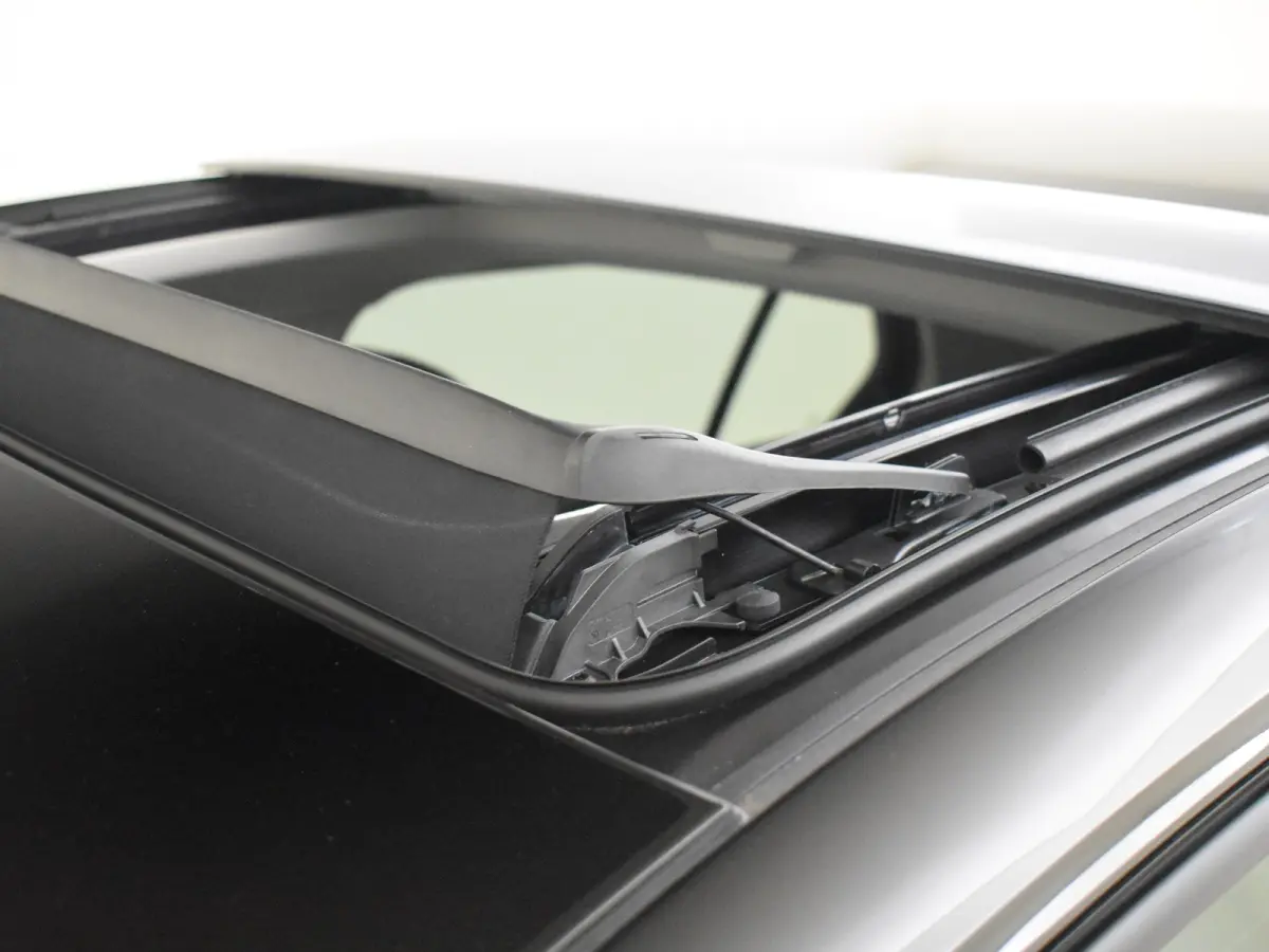 1.5 eHybrid Life Edition 204Pk DSG/AUTO | Glazen panorama-dak | Achteruitrijcamera | Cruise control adaptief | Apple carplay Android auto | Keyless Entry/Start | Parkeer assist | DAB | LED |