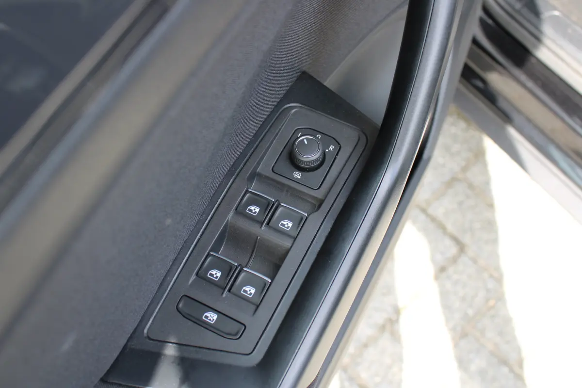1.5 TSI Sport | AUTOMAAT | Navigatie | Adaptieve Cruise Control | Bluetooth | Climate Control | | Achterbank in delen neerklapbaar | Airco (automatisch) | Alarm klasse 1(startblokkering)