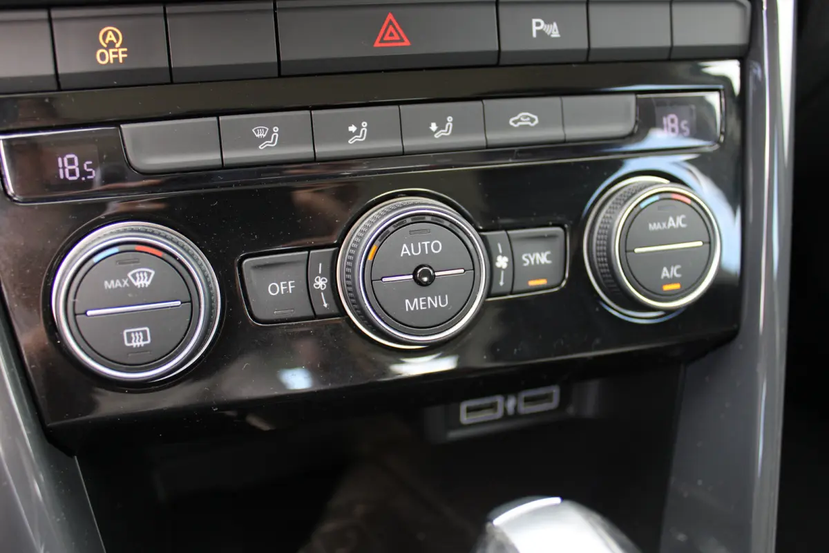 1.5 TSI Sport | AUTOMAAT | Navigatie | Adaptieve Cruise Control | Bluetooth | Climate Control | | Achterbank in delen neerklapbaar | Airco (automatisch) | Alarm klasse 1(startblokkering)