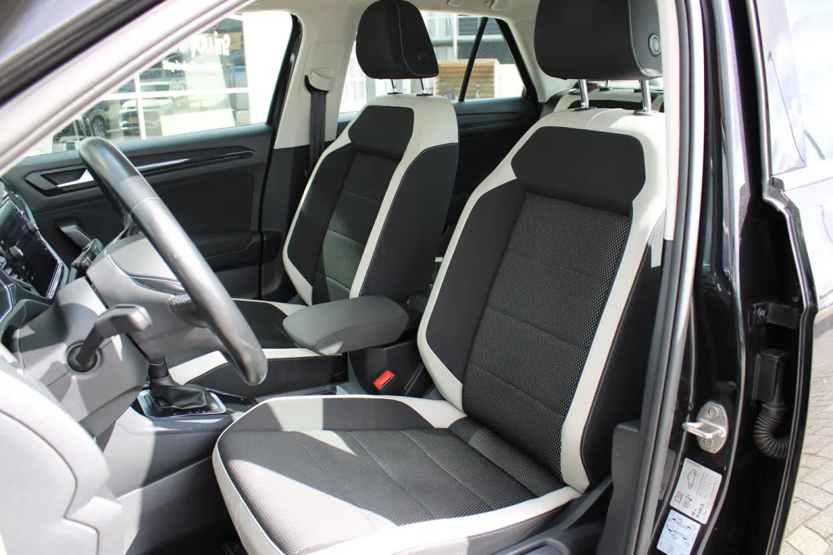 1.5 TSI Sport | AUTOMAAT | Navigatie | Adaptieve Cruise Control | Bluetooth | Climate Control | | Achterbank in delen neerklapbaar | Airco (automatisch) | Alarm klasse 1(startblokkering)
