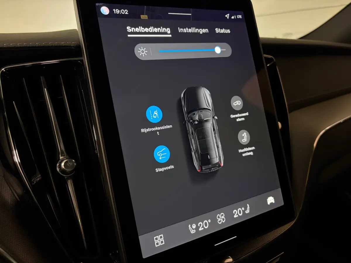 T6 AWD Recharge Ultra Black Edition | MY26 | Luchtvering | Trekhaak | 360 Camera | Head-Up Display | Harman Kardon | Adaptieve Cruise Control | Stoelverwarming voor+achter | Stuurwielverwarm