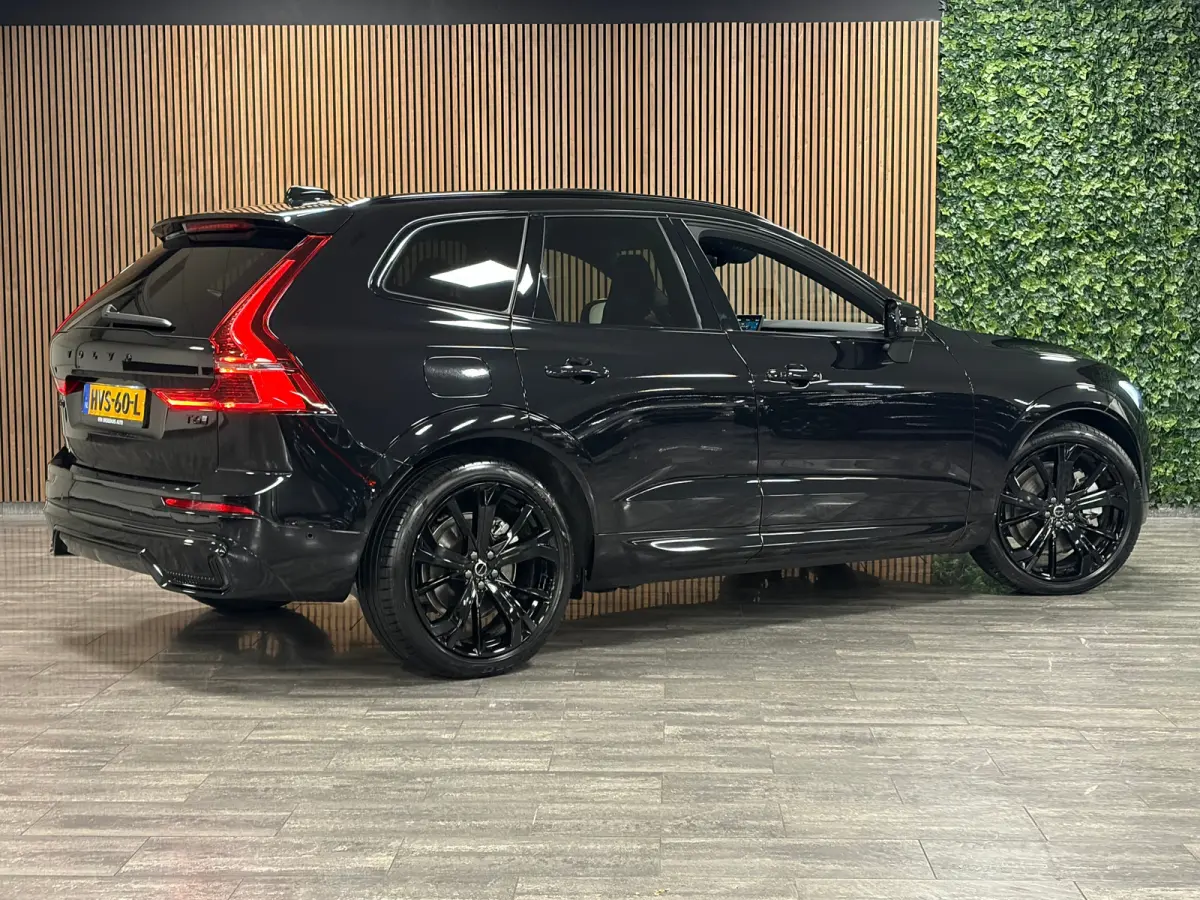 T6 AWD Recharge Ultra Black Edition | MY26 | Luchtvering | Trekhaak | 360 Camera | Head-Up Display | Harman Kardon | Adaptieve Cruise Control | Stoelverwarming voor+achter | Stuurwielverwarm