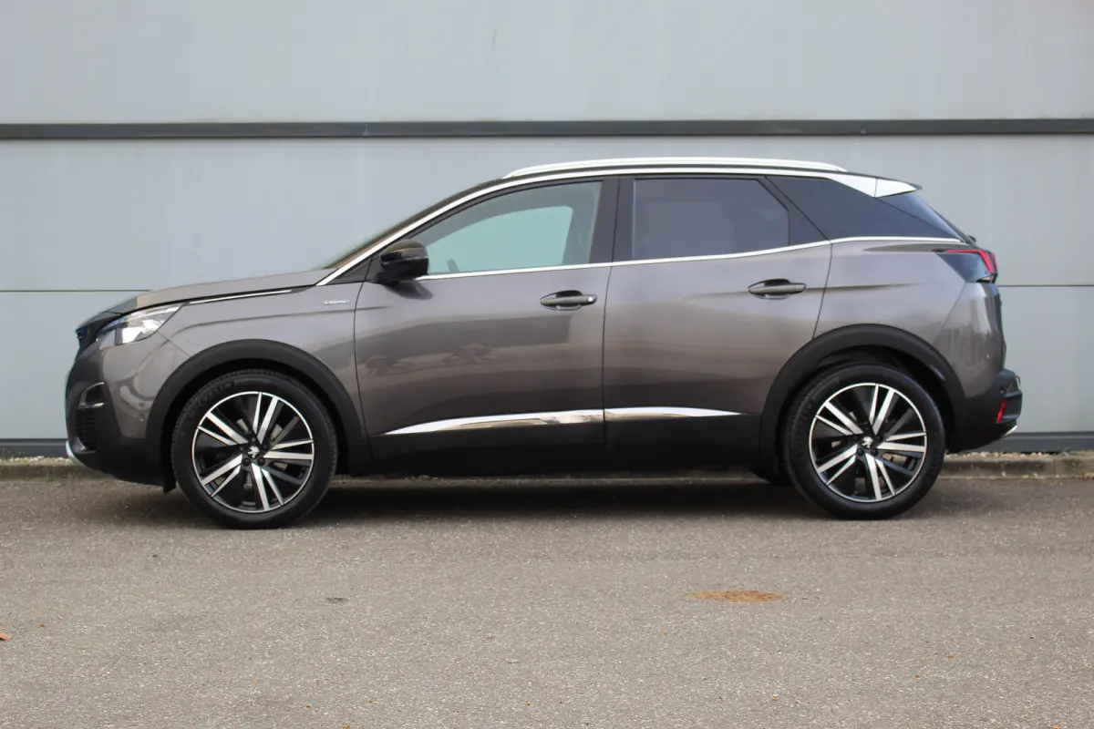 1.2 GT Line Avantage Aut. | Elec. Achterklep | Camera | Pdc | Navi | Cruise | Carplay | | Achterbank in delen neerklapbaar | Afwijkende dakkleur | Alarm klasse 1(startblokkering)| Elec. Acht