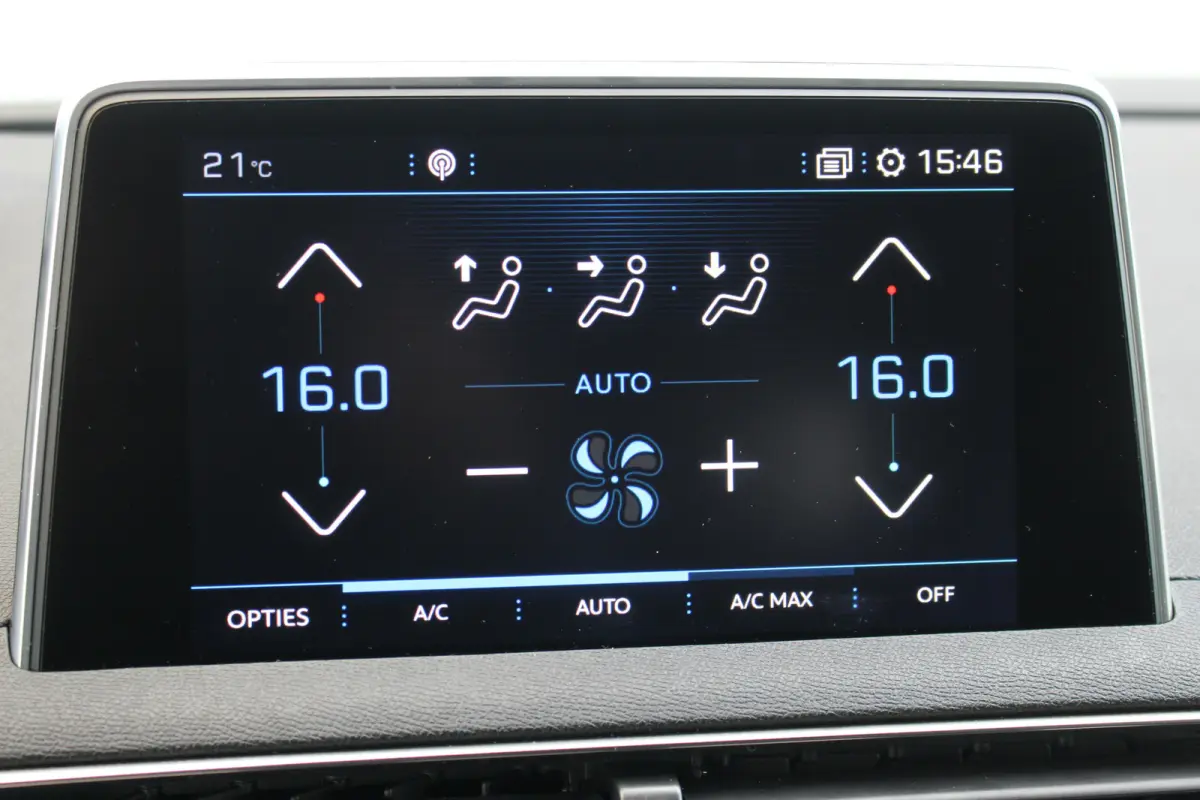 1.2 GT Line Avantage Aut. | Elec. Achterklep | Camera | Pdc | Navi | Cruise | Carplay | | Achterbank in delen neerklapbaar | Afwijkende dakkleur | Alarm klasse 1(startblokkering)| Elec. Acht
