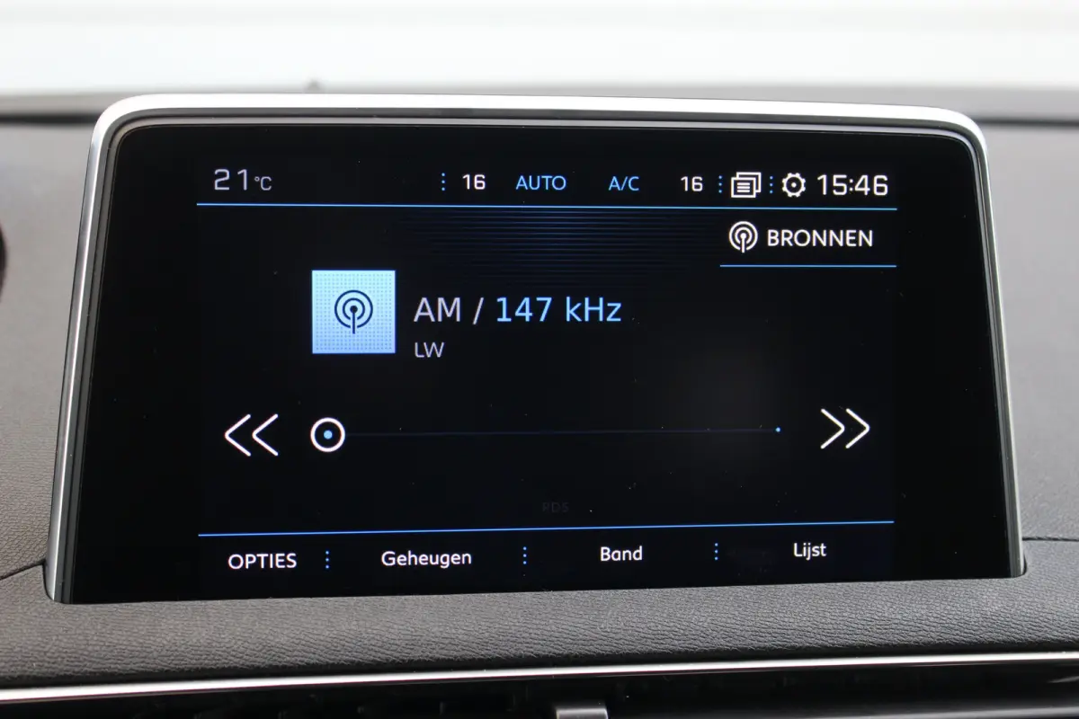 1.2 GT Line Avantage Aut. | Elec. Achterklep | Camera | Pdc | Navi | Cruise | Carplay | | Achterbank in delen neerklapbaar | Afwijkende dakkleur | Alarm klasse 1(startblokkering)| Elec. Acht