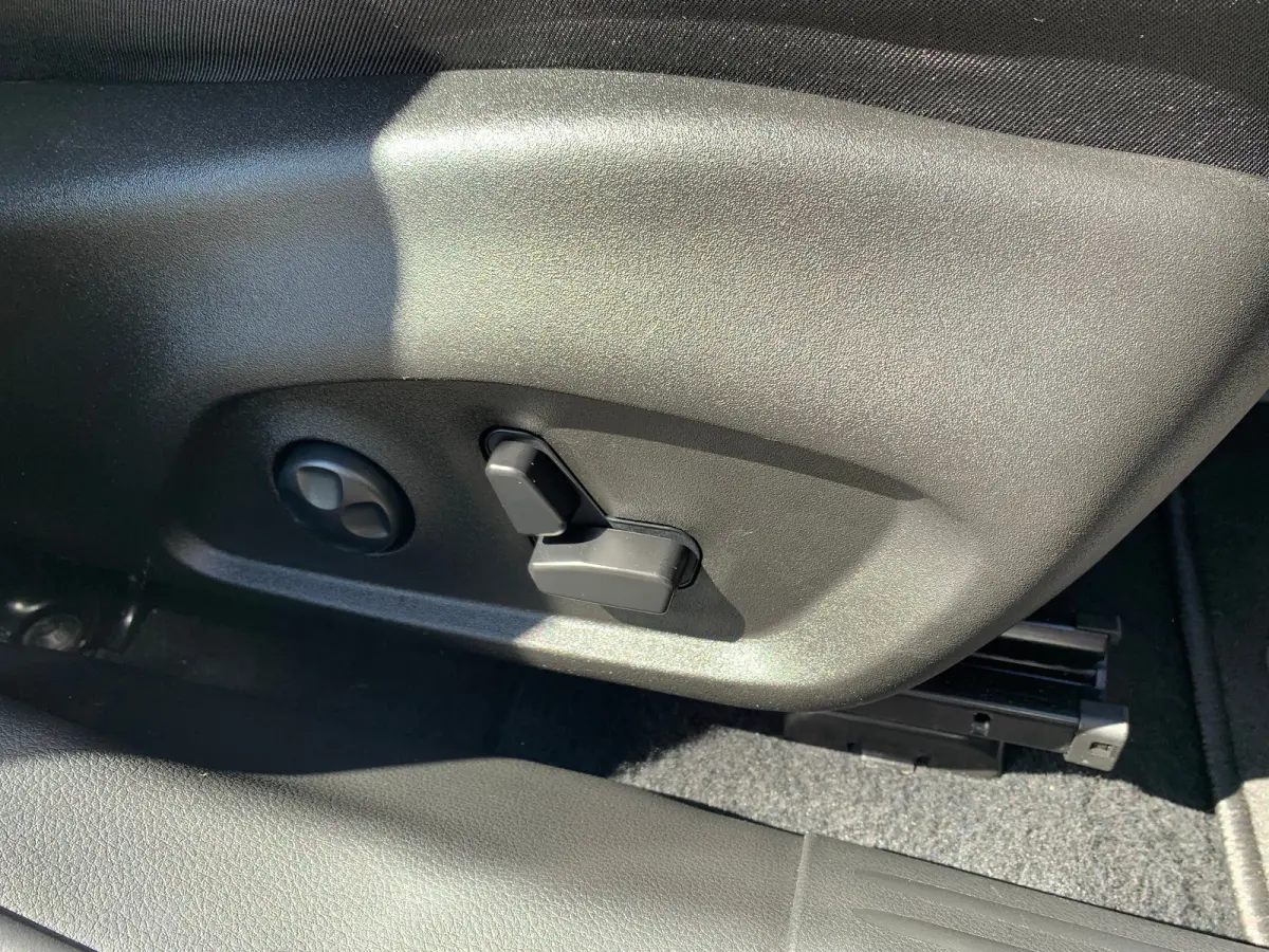 4xe 240 Plug-in Hybrid Trailhawk Airco | Camera | Cruise Control Adaptief | DAB | Keyless | LED | 17" | PDC V&A | Stoelverkoeling |