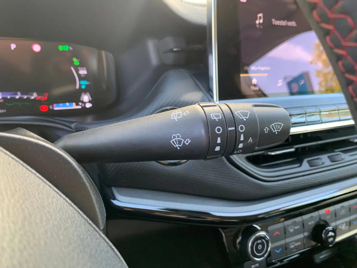4xe 240 Plug-in Hybrid Trailhawk Airco | Camera | Cruise Control Adaptief | DAB | Keyless | LED | 17" | PDC V&A | Stoelverkoeling |