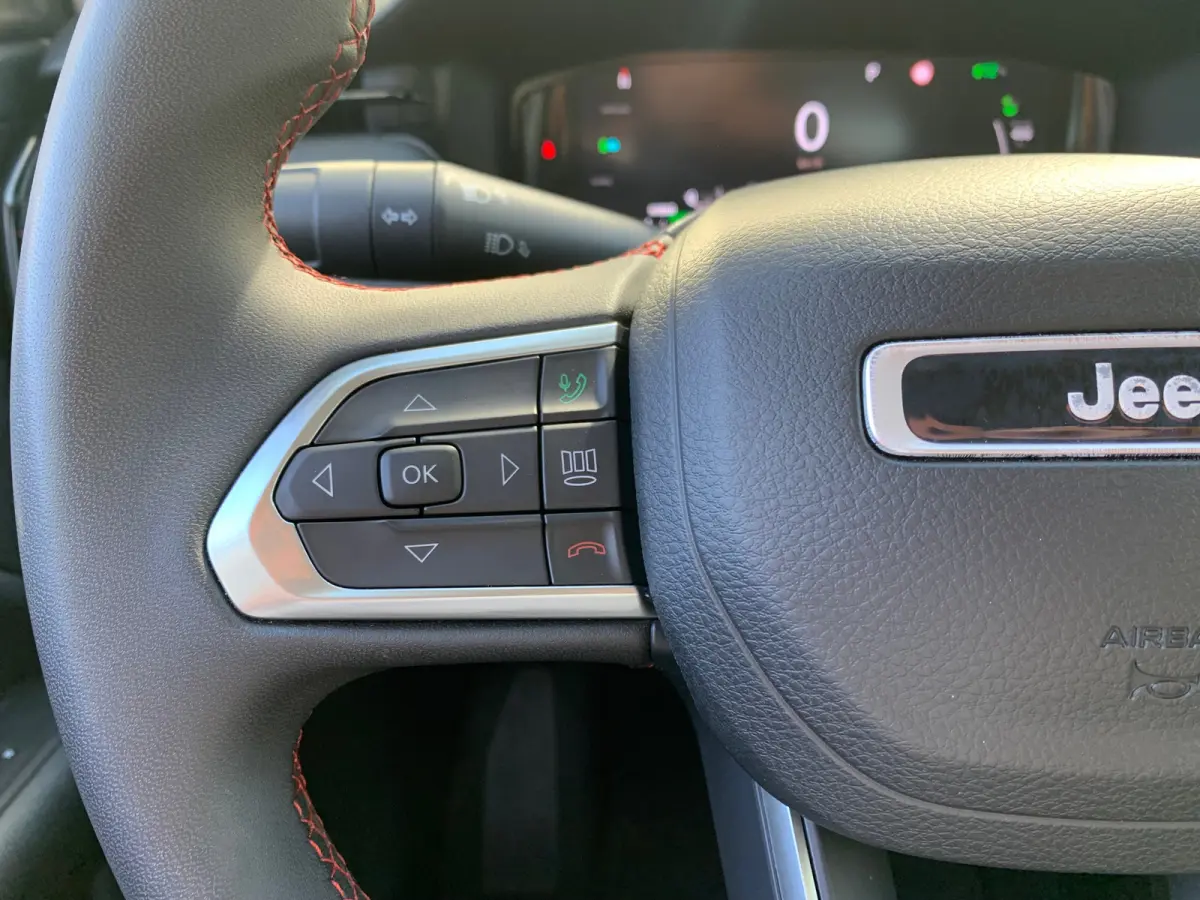4xe 240 Plug-in Hybrid Trailhawk Airco | Camera | Cruise Control Adaptief | DAB | Keyless | LED | 17" | PDC V&A | Stoelverkoeling |