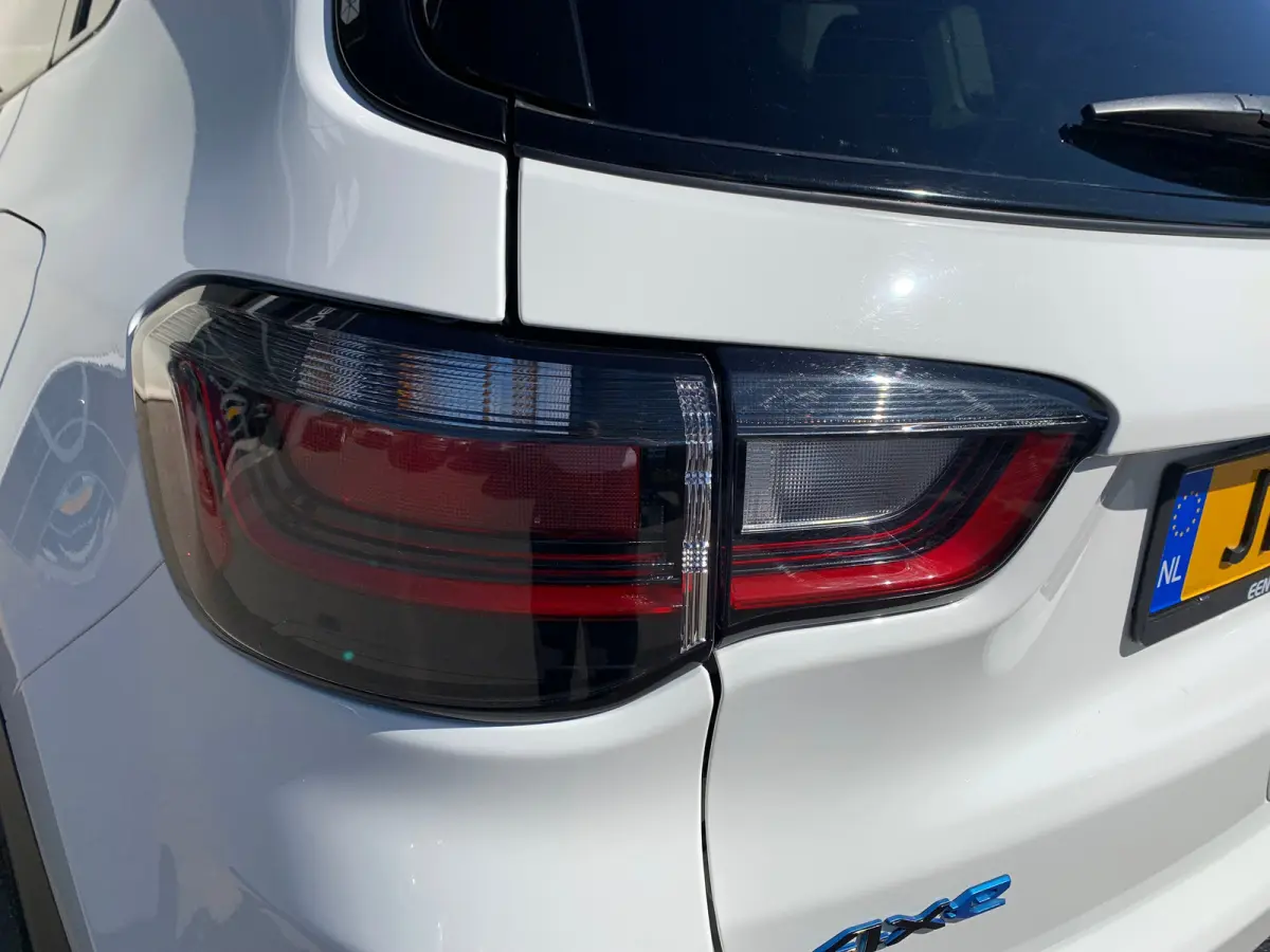 4xe 240 Plug-in Hybrid Trailhawk Airco | Camera | Cruise Control Adaptief | DAB | Keyless | LED | 17" | PDC V&A | Stoelverkoeling |