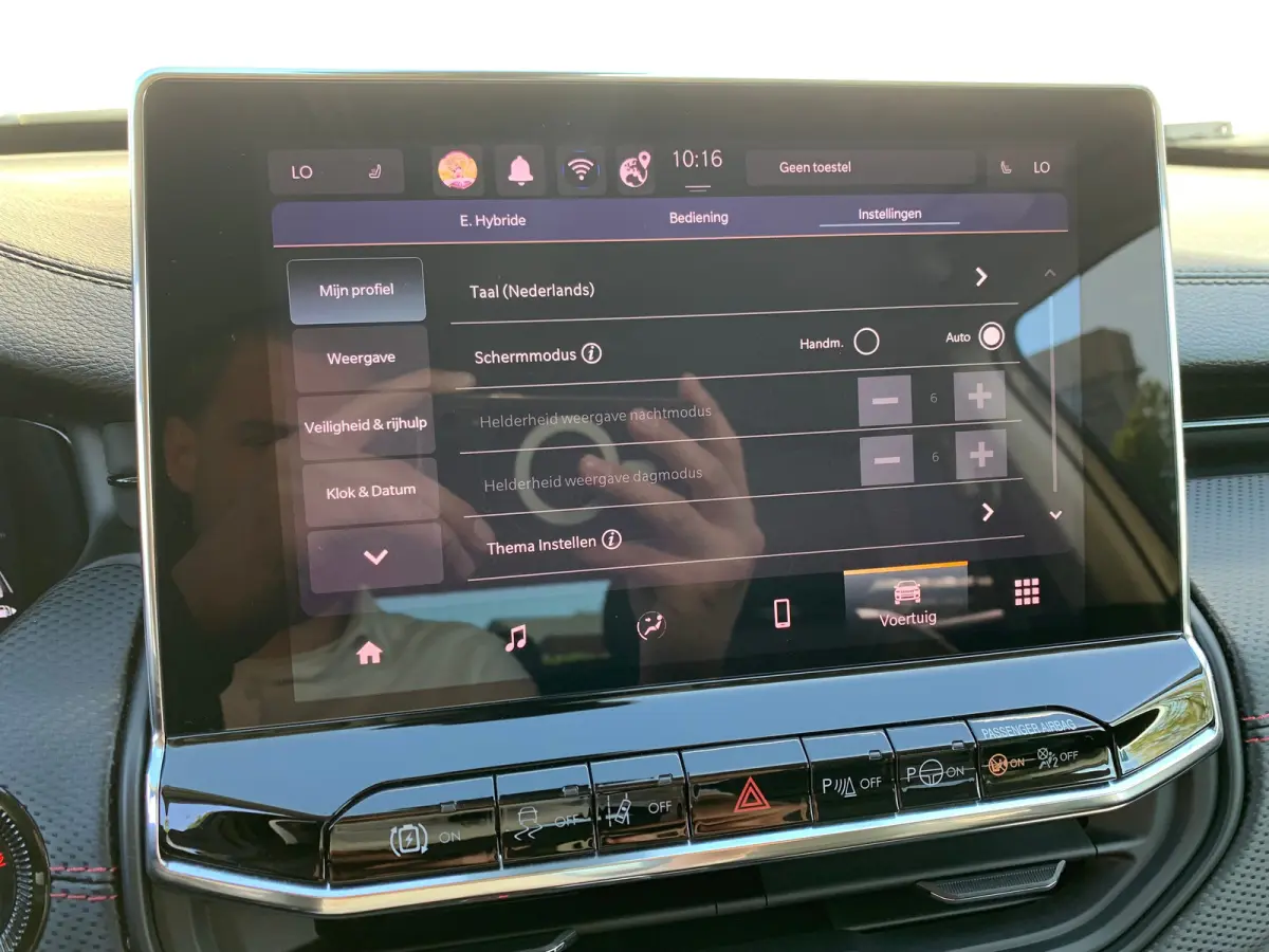 4xe 240 Plug-in Hybrid Trailhawk Airco | Camera | Cruise Control Adaptief | DAB | Keyless | LED | 17" | PDC V&A | Stoelverkoeling |
