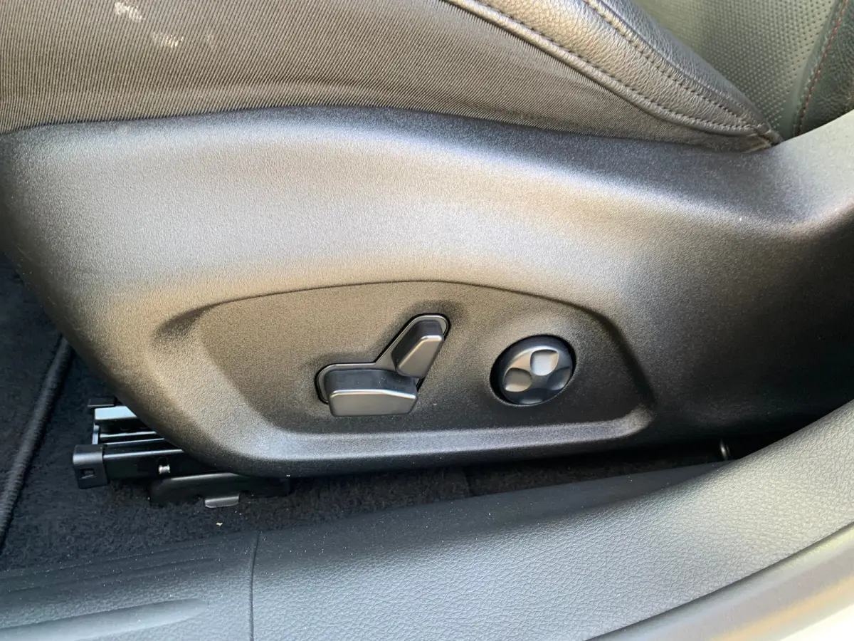 4xe 240 Plug-in Hybrid Trailhawk Airco | Camera | Cruise Control Adaptief | DAB | Keyless | LED | 17" | PDC V&A | Stoelverkoeling |