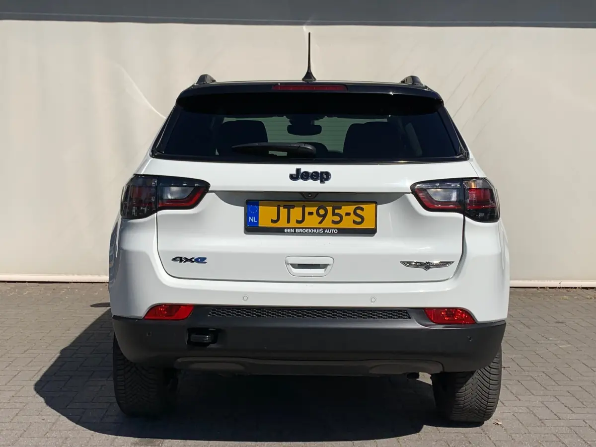 4xe 240 Plug-in Hybrid Trailhawk Airco | Camera | Cruise Control Adaptief | DAB | Keyless | LED | 17" | PDC V&A | Stoelverkoeling |