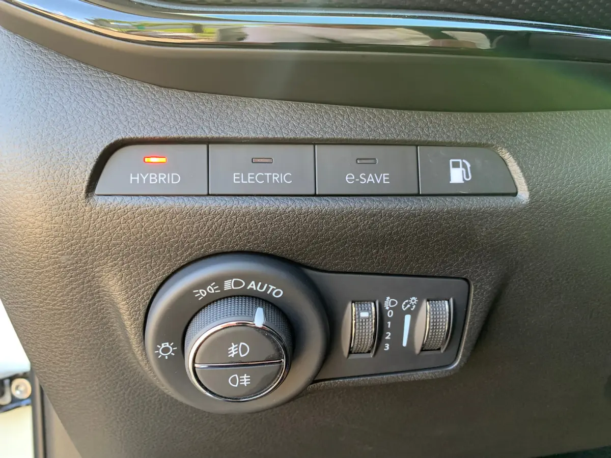 4xe 240 Plug-in Hybrid Trailhawk Airco | Camera | Cruise Control Adaptief | DAB | Keyless | LED | 17" | PDC V&A | Stoelverkoeling |