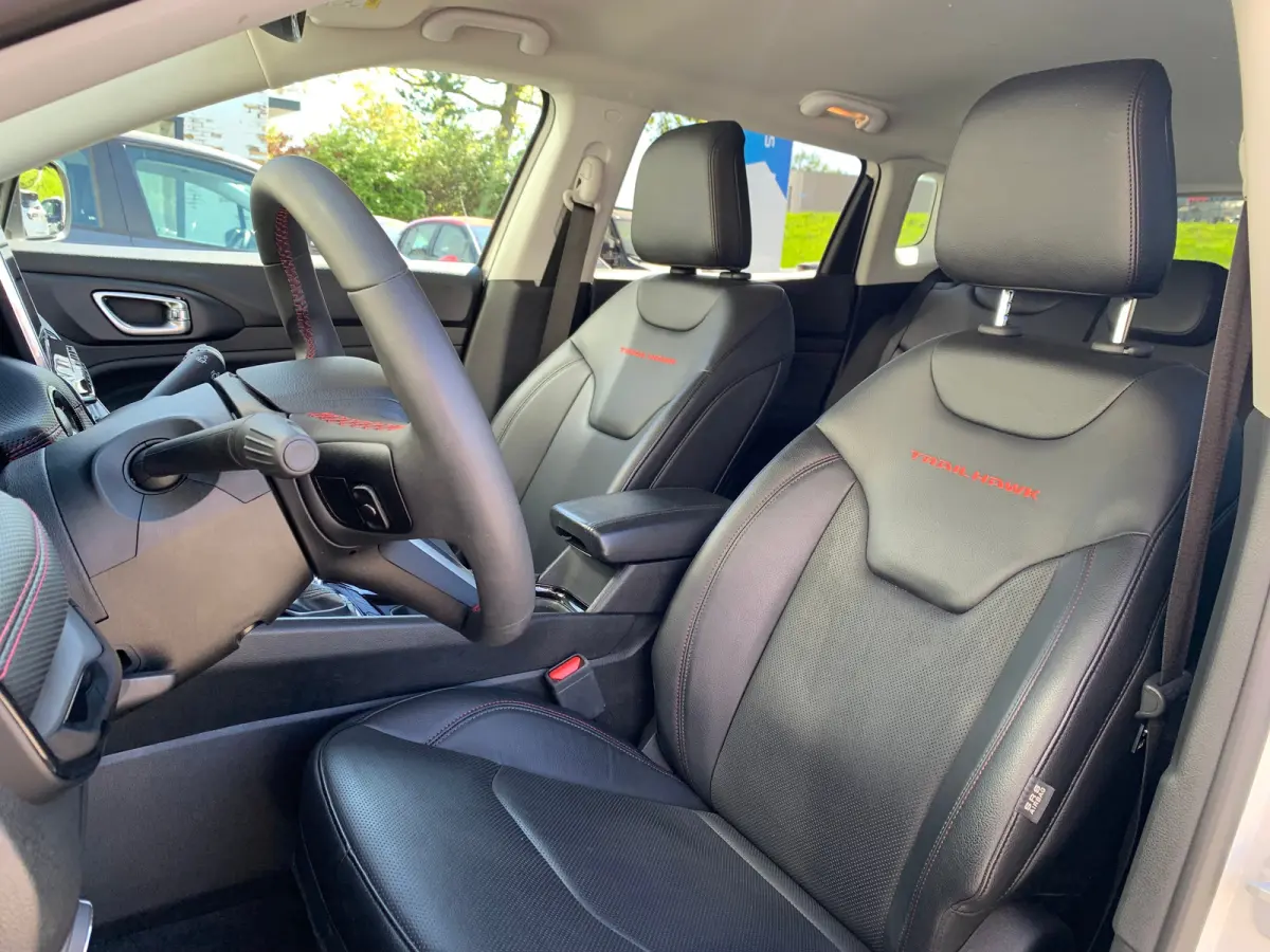 4xe 240 Plug-in Hybrid Trailhawk Airco | Camera | Cruise Control Adaptief | DAB | Keyless | LED | 17" | PDC V&A | Stoelverkoeling |