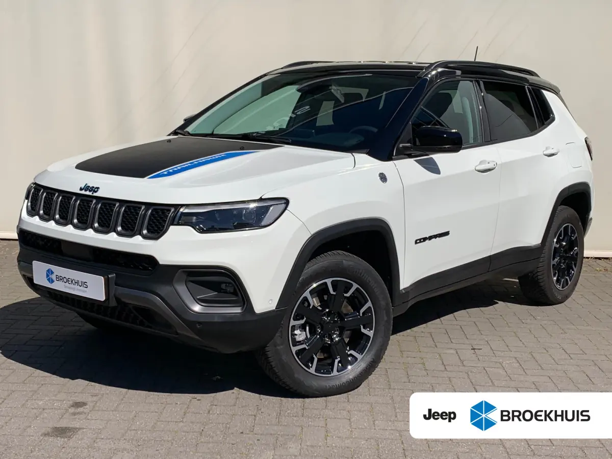 4xe 240 Plug-in Hybrid Trailhawk Airco | Camera | Cruise Control Adaptief | DAB | Keyless | LED | 17" | PDC V&A | Stoelverkoeling |