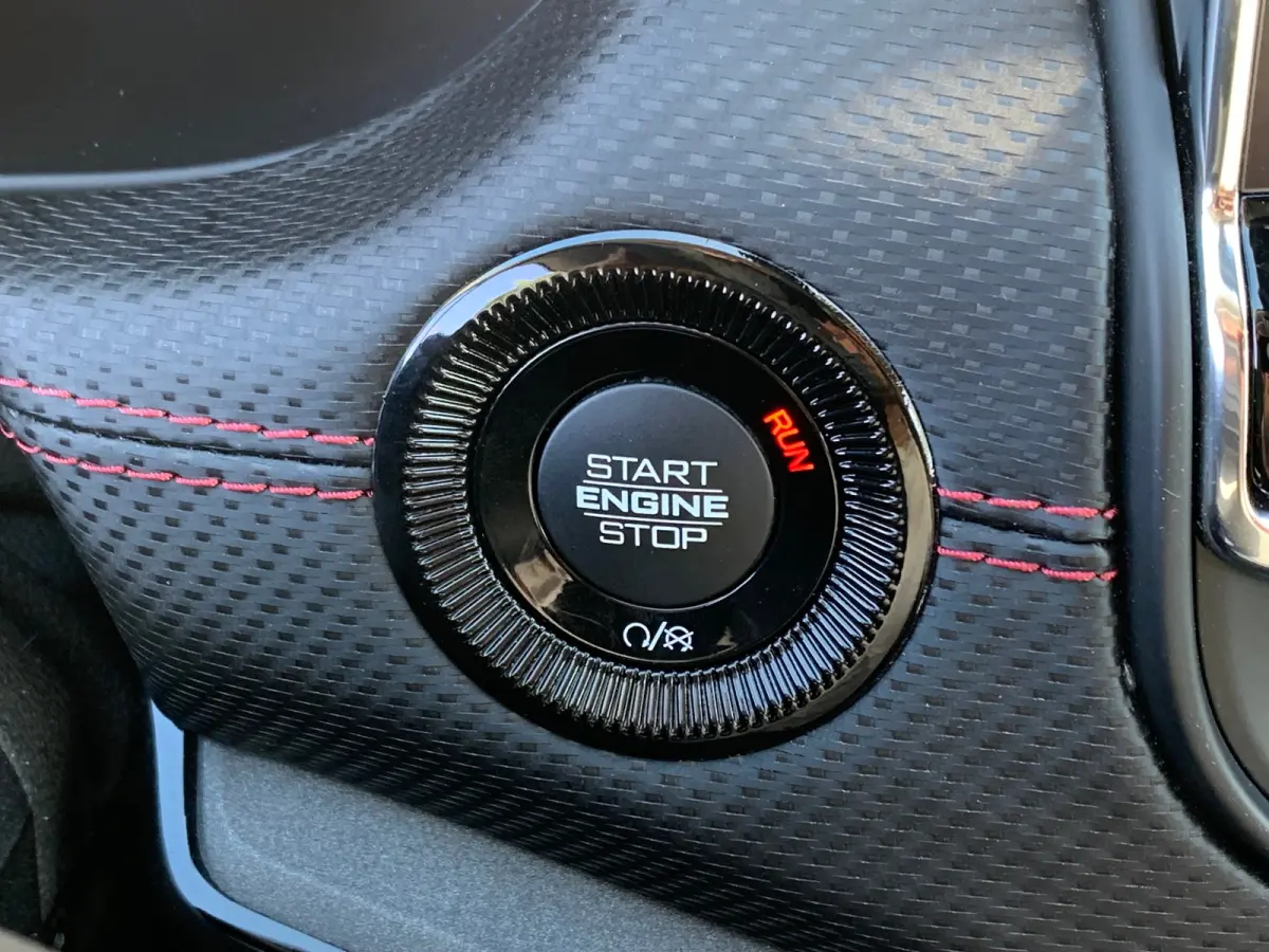 4xe 240 Plug-in Hybrid Trailhawk Airco | Camera | Cruise Control Adaptief | DAB | Keyless | LED | 17" | PDC V&A | Stoelverkoeling |