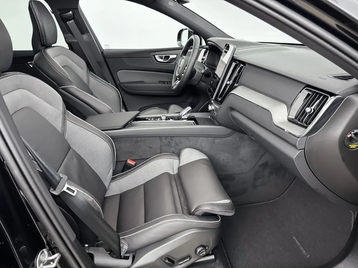 T6 Recharge Plus Black Edition | 21" | Panoramadak | Head-Up | 360 Camera | Getint Glas | Harman Kardon | Elektr. verst. Sportstoelen | Adaptieve Cruise | BLIS