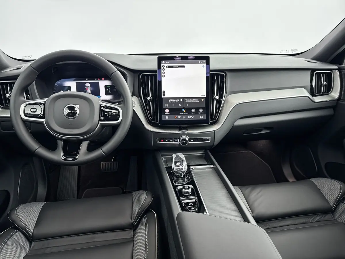T6 Recharge Plus Black Edition | 21" | Panoramadak | Head-Up | 360 Camera | Getint Glas | Harman Kardon | Elektr. verst. Sportstoelen | Adaptieve Cruise | BLIS