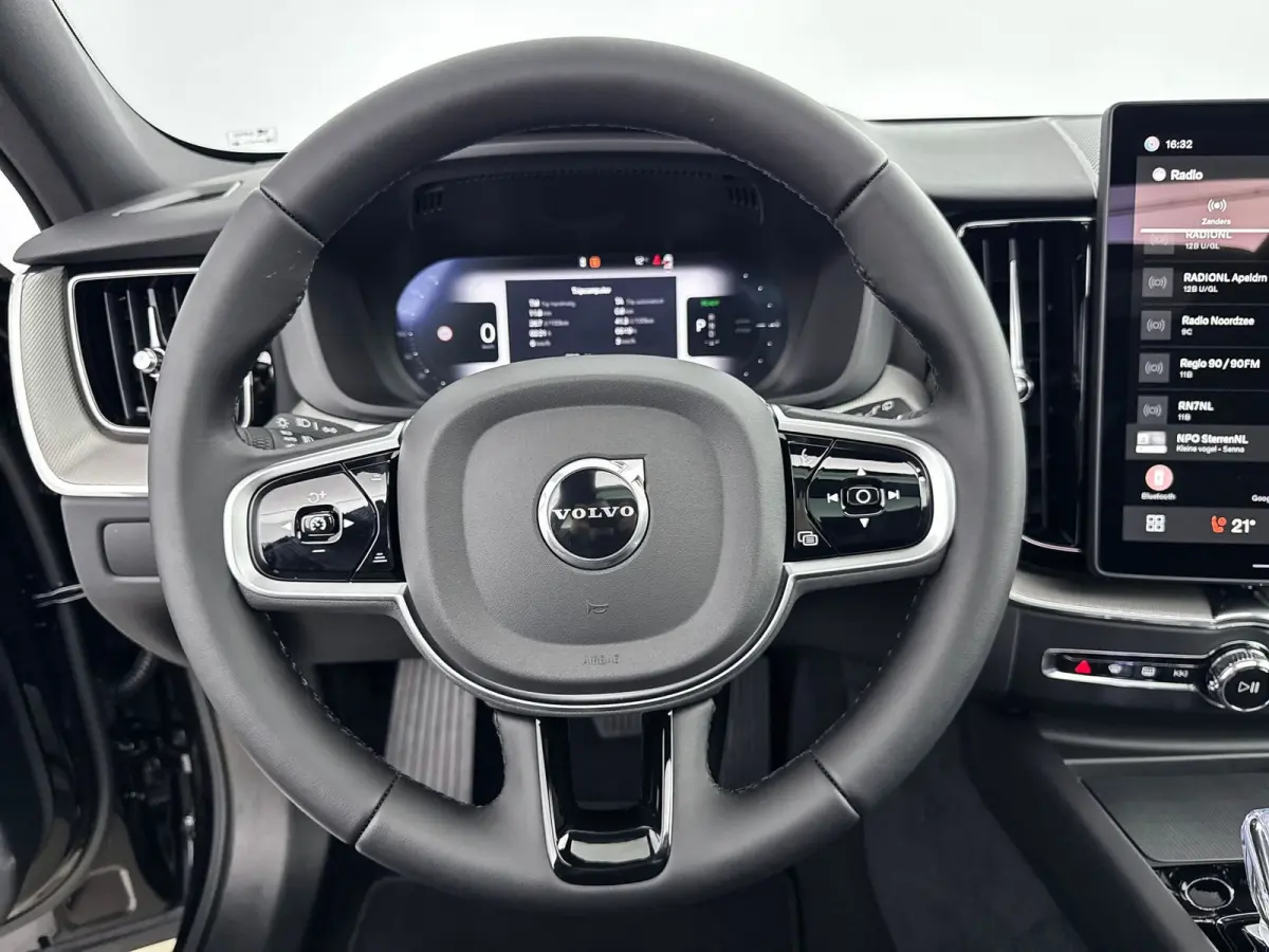 T6 Recharge Plus Black Edition | 21" | Panoramadak | Head-Up | 360 Camera | Getint Glas | Harman Kardon | Elektr. verst. Sportstoelen | Adaptieve Cruise | BLIS